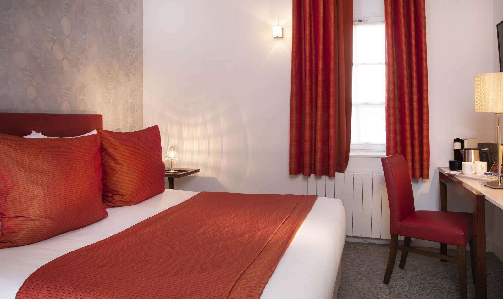 Country Club Hotel Yvre-l'Eveque Bilik gambar