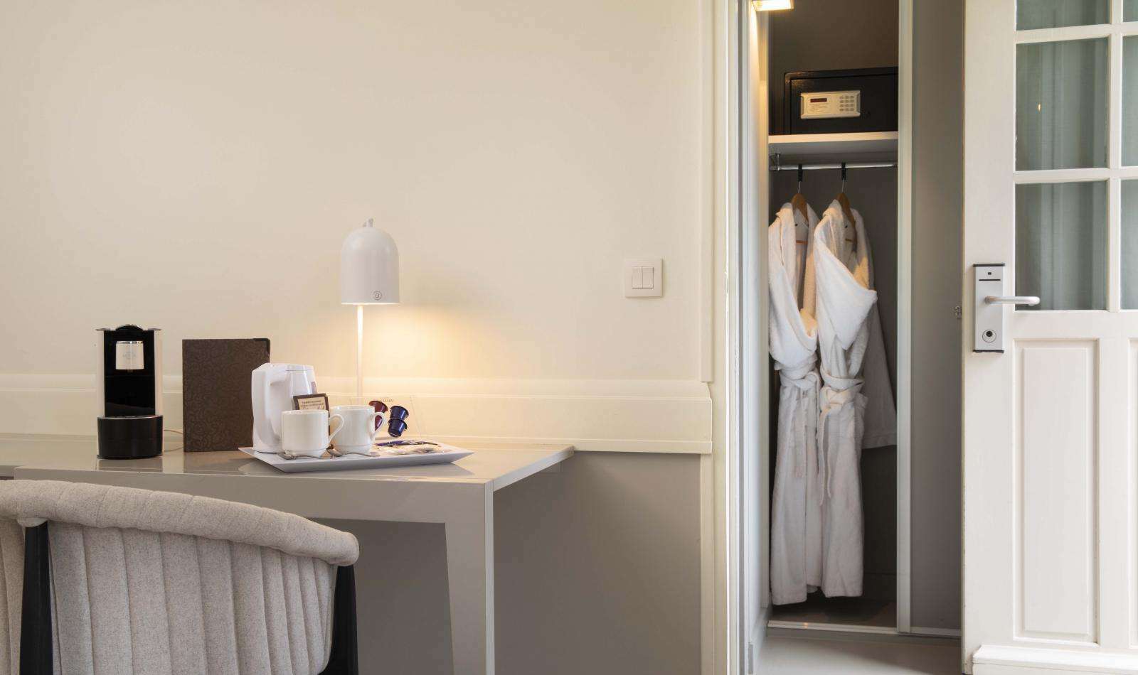 Country Club Hotel Yvre-l'Eveque Bilik gambar